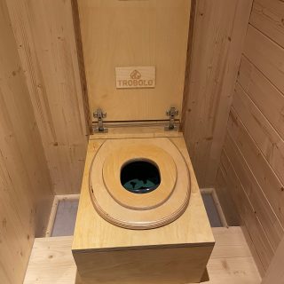 Bio-Toilette LuweBloem mit Kindersitz und klappbaren Podest